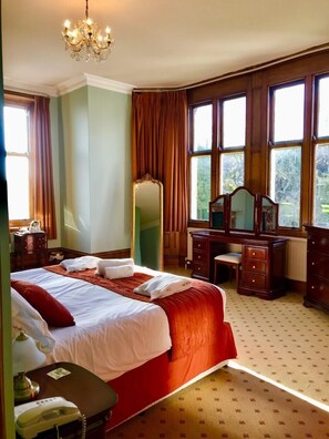 In-room safe, individually decorated, individually furnished, desk - Purbeck House Hotel (Swanage)