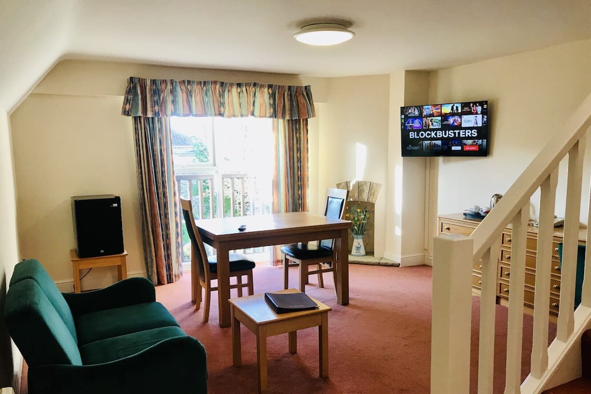 Deluxe Suite | 1 bedroom, in-room safe, individually decorated, individually furnished
