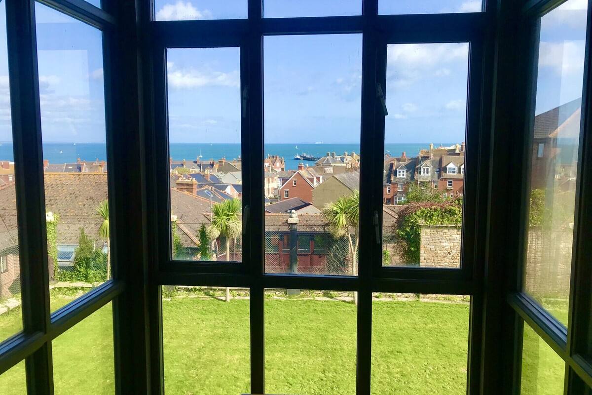 deluxe double room, ocean view | 1 bedroom, in-room safe, individually decorated, individually furnished