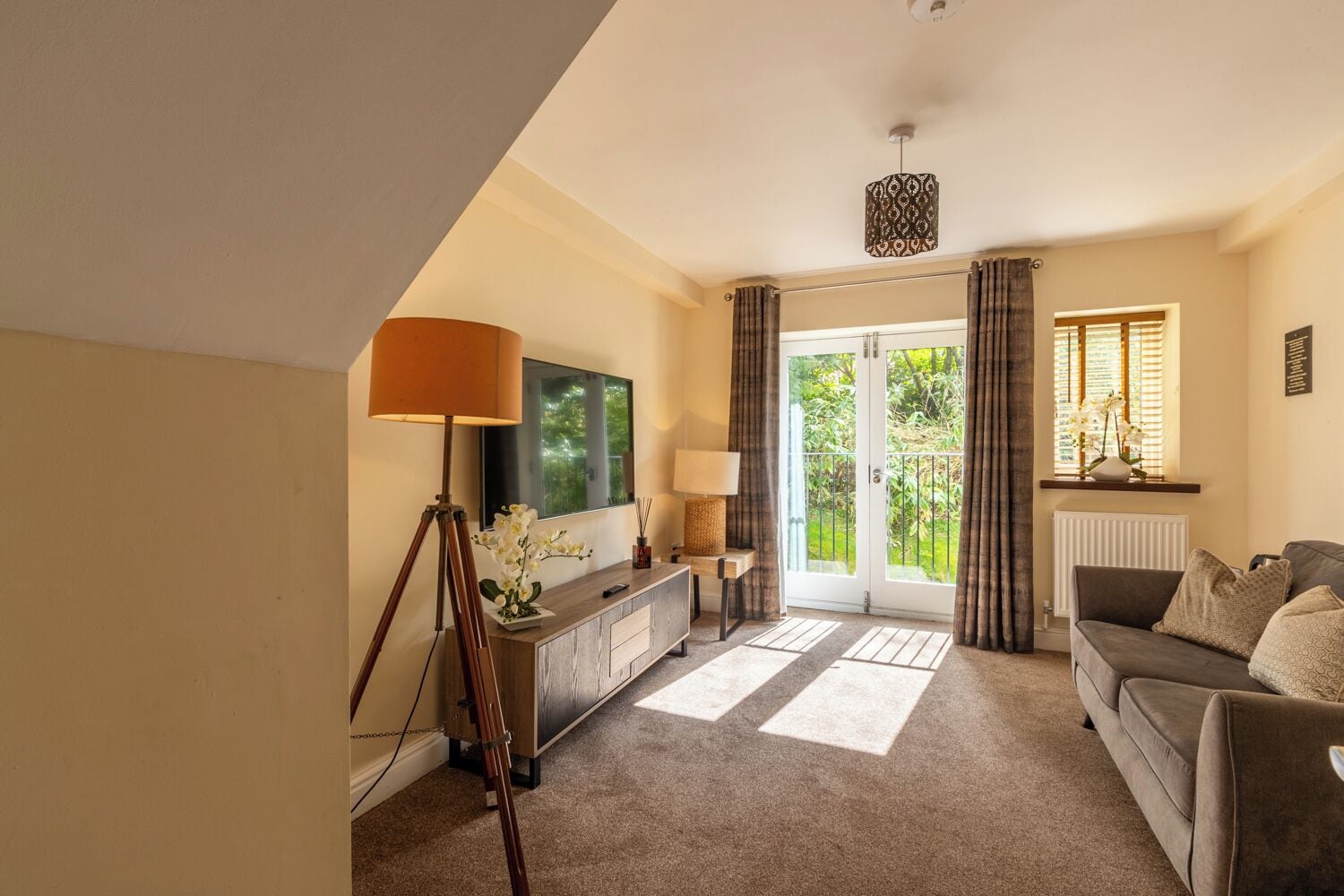 exterior cosy double room with bunk/twin beds | living area | 40-inch flat-screen tv with digital channels, tv