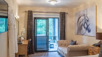 Standard Double room with Hot Tub (Adults Only) | 1 bedroom, hypo-allergenic bedding, in-room safe, desk