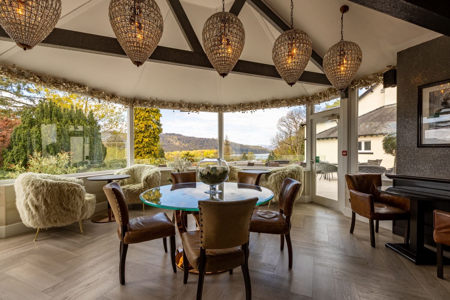 2 bars/lounges, poolside bar