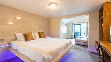 Bowness Suite with Hot Tub (Adults Only) | Hypo-allergenic bedding, in-room safe, desk, iron/ironing board