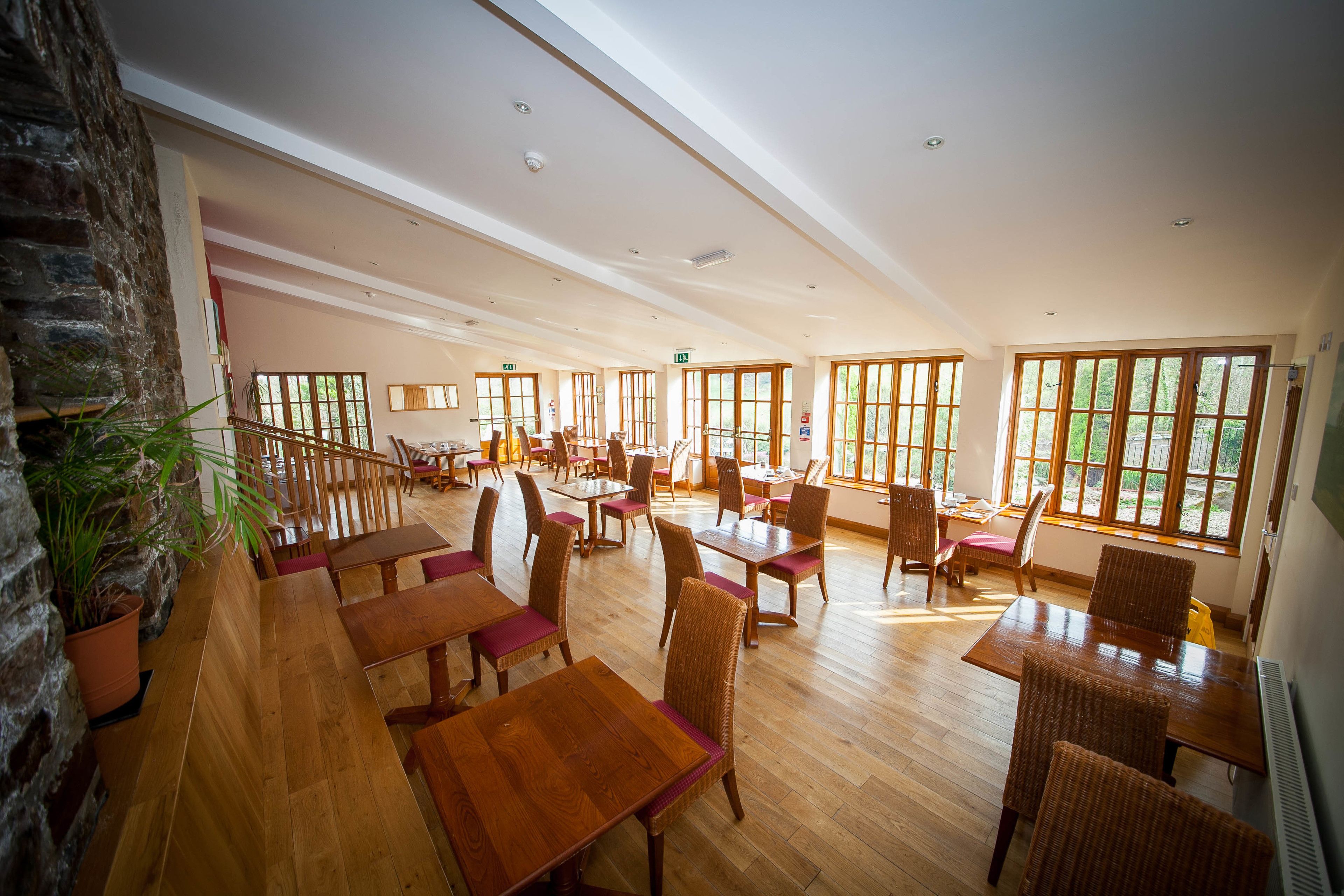 Daily buffet breakfast (GBP 15 per person)