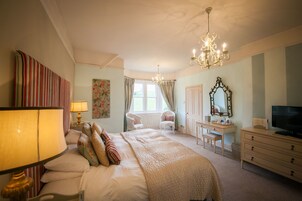 Deluxe Suite | Premium bedding, individually decorated, individually furnished, desk