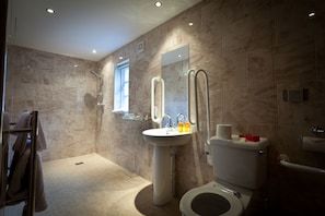 Classic-Doppelzimmer | Dusche im Bad