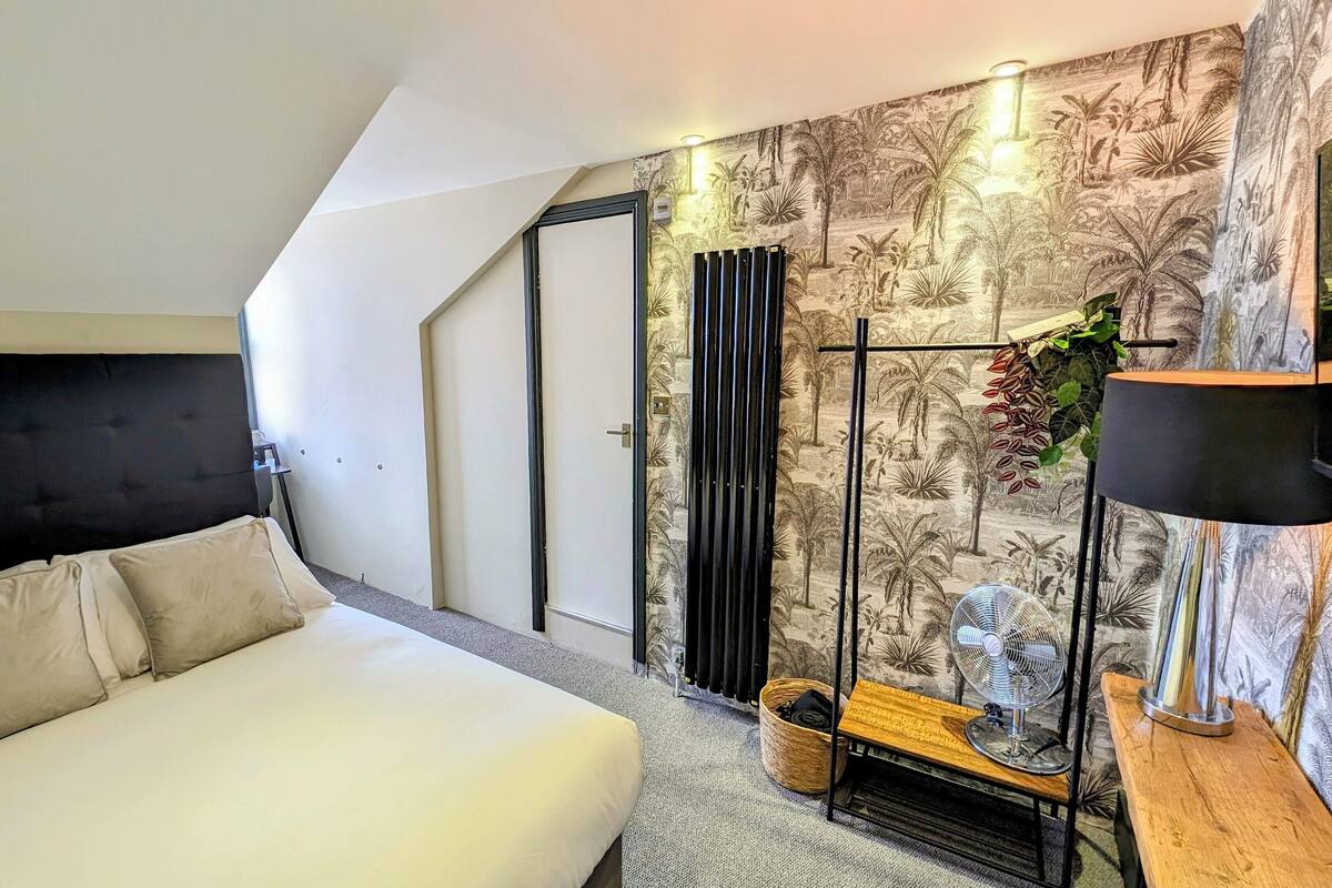 Classic Double Room | Individually decorated, individually furnished, iron/ironing board
