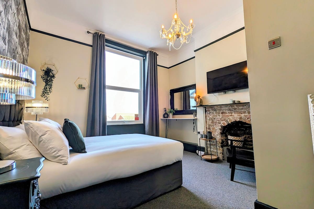 Deluxe Double Room | Individually decorated, individually furnished, iron/ironing board