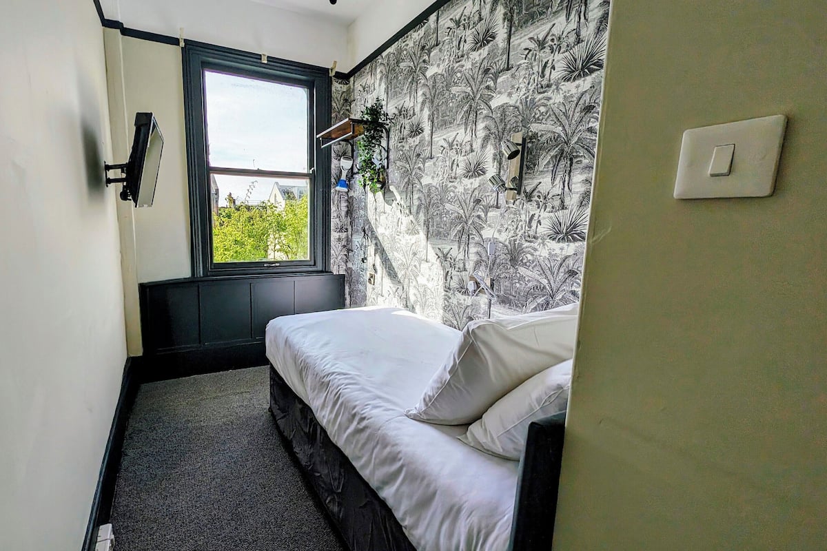 Classic Single Room | Individually decorated, individually furnished, iron/ironing board