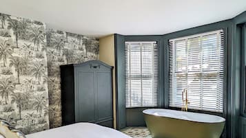 Premium Double Room, 1 Double Bed, Bathtub | Individually decorated, individually furnished, iron/ironing board