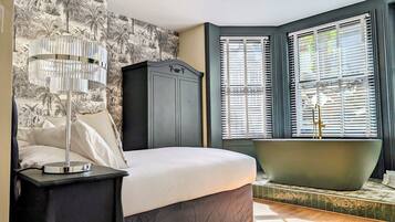 Quarto casal premium, 1 cama de casal, banheira | Individualmente decorados, individualmente mobiliados