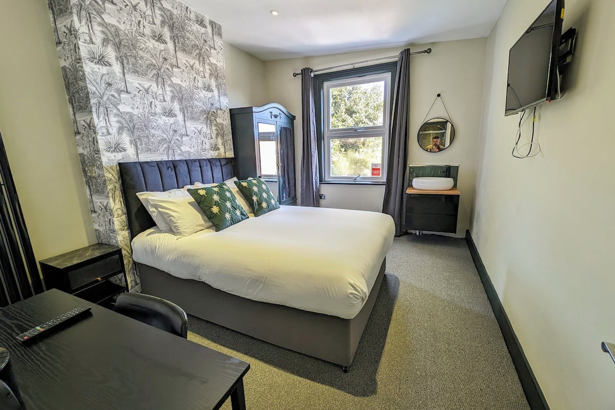 Comfort Double Room | Individually decorated, individually furnished, iron/ironing board