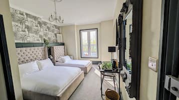 Premium Triple Room | Individually decorated, individually furnished, iron/ironing board