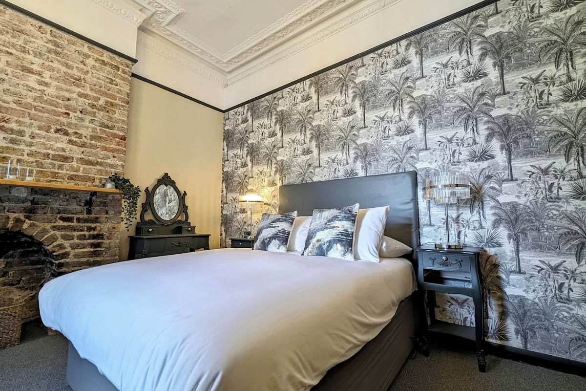 Design Double Room | Individually decorated, individually furnished, iron/ironing board