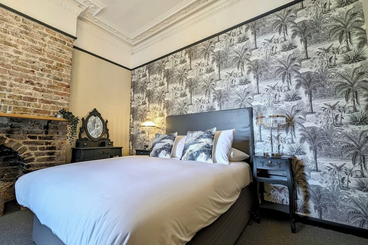 Design Double Room | Individually decorated, individually furnished, iron/ironing board