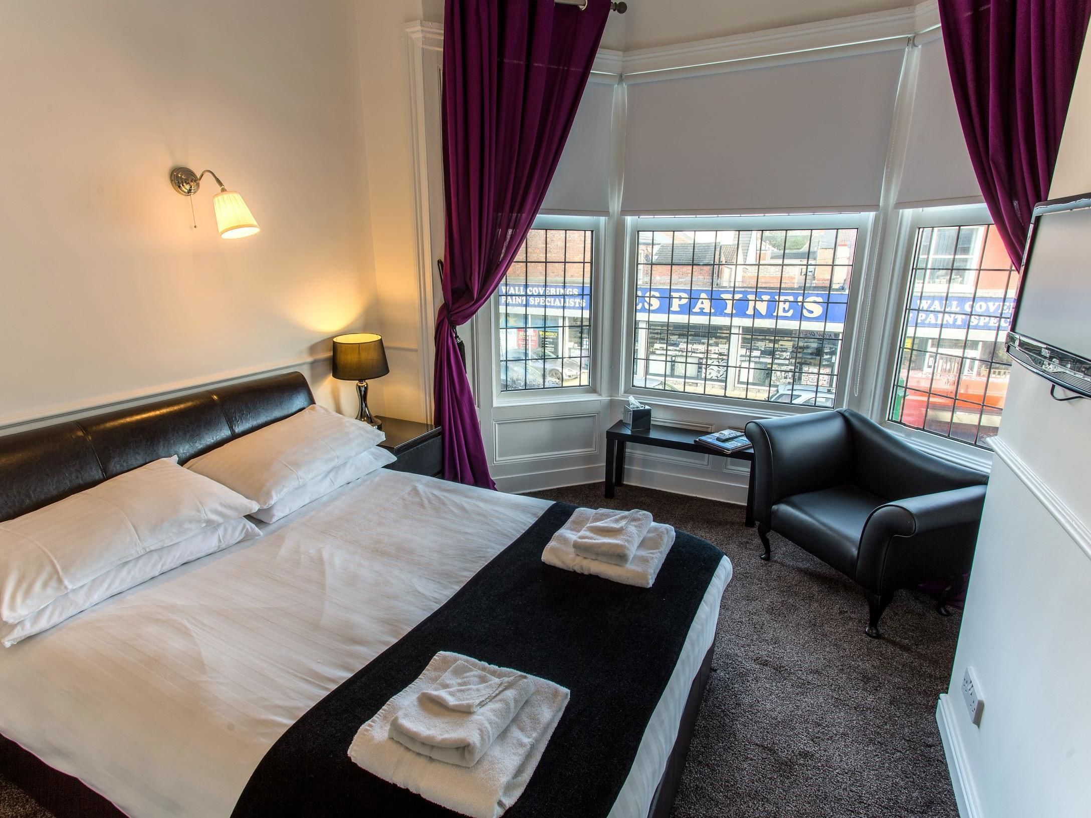 Skrivebord, strykejern/-brett og wi-fi (inkludert)