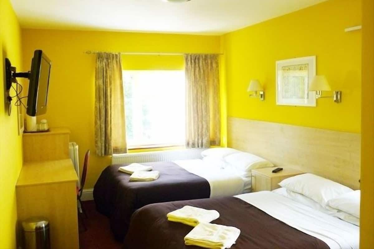Iron/ironing board (on request), bed sheets