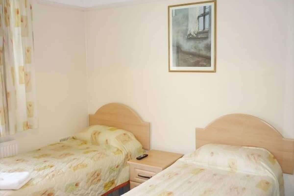 Iron/ironing board (on request), bed sheets