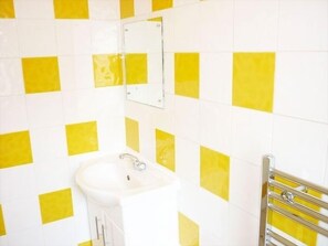 Bathroom sink - Acton Town Hotel (London)