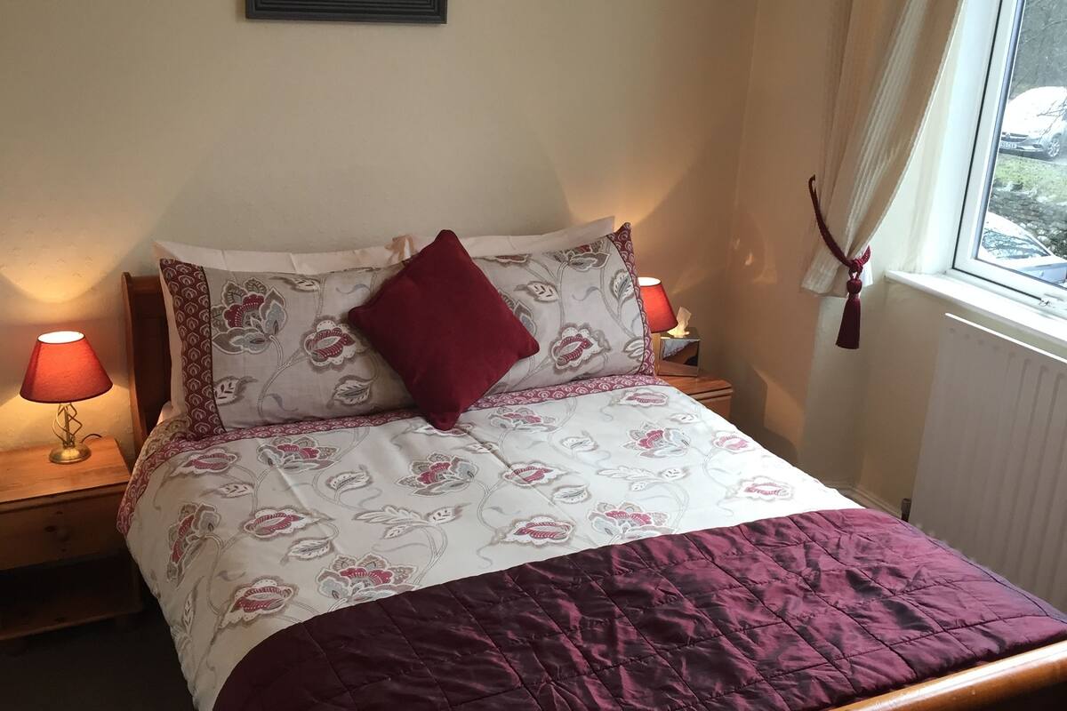 Double Room | WiFi (free), bed sheets