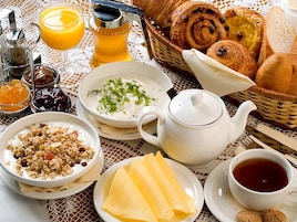 Ferdiglaget frokost hver dag (GBP 14.50 per person)