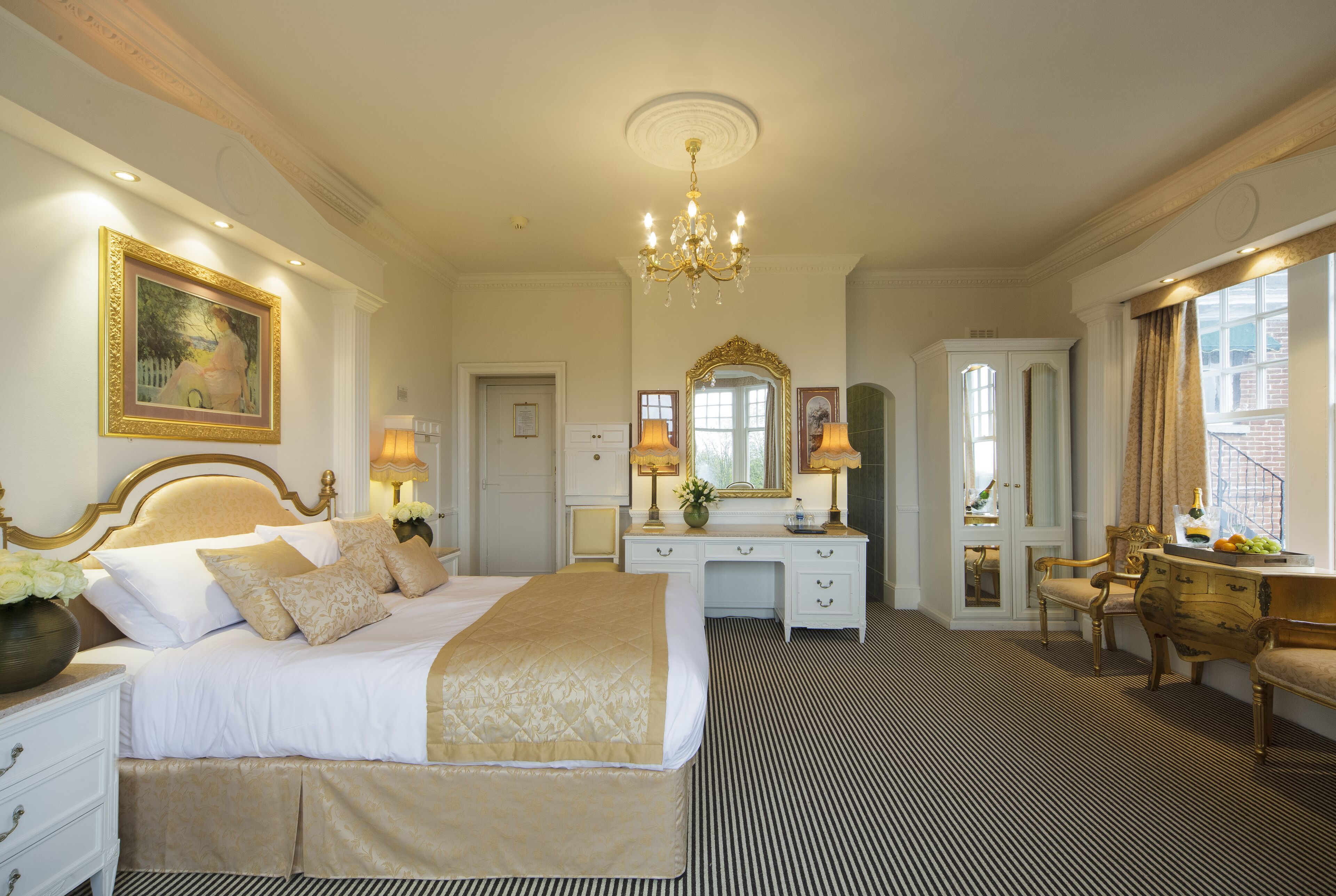 deluxe double room | 1 bedroom, individually decorated, individually furnished, desk