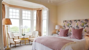 Superior-Doppel- oder -Zweibettzimmer, 1 King-Bett | Individuell dekoriert, individuell eingerichtet, Schreibtisch