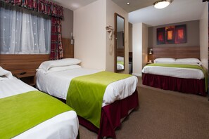 Rom – comfort | Safe på rommet, skrivebord, wi-fi (inkludert) og sengetøy