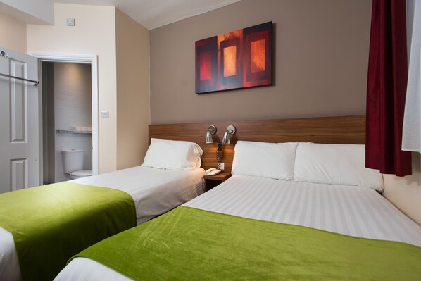 Comfort Triple Room | In-room safe, desk, free WiFi, bed sheets - The Dover (London)