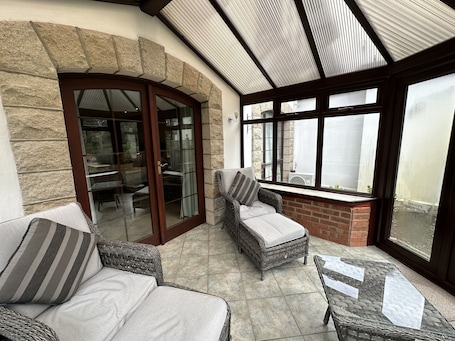 Terraza o patio. Le Friquet Country Hotel