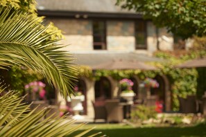 Suite (Lodge) | Garden view - Le Friquet Country Hotel (Castel)