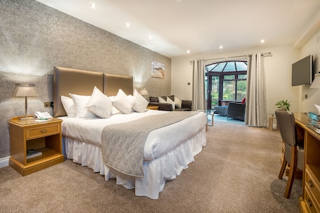 Ropa de cama de alta calidad, cortinas blackout y wifi gratis . Le Friquet Country Hotel