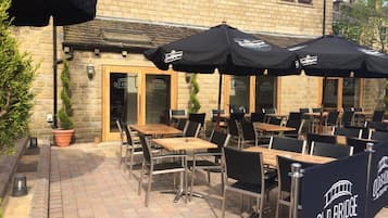 Lunch and dinner served, alfresco dining