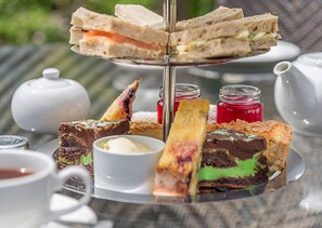 تقديم الغداء والعشاء، تناول الطعام في الهواء الطلق