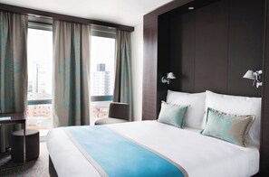 Desk, soundproofing, free WiFi, bed sheets - Motel One Manchester-Piccadilly (Manchester)