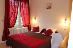 Double Room | Desk, iron/ironing board, free WiFi, wheelchair access - Auberge de l'Orisse (Varennes-sur-Allier)