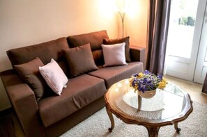 Junior Suite, Garden View (2- 4 PAX)
