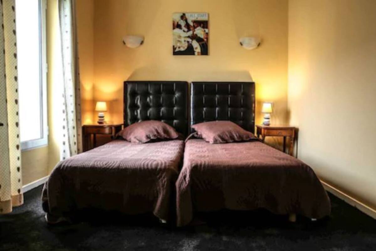 Chambre Quadruple, vue jardin | Literie de qualité supérieure, coffres-forts dans les chambres, bureau