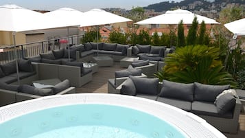 Bar (in der Unterkunft)