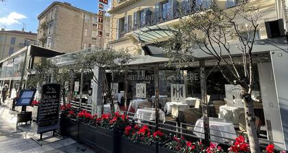 HĂŽtel & Appartements Monsigny