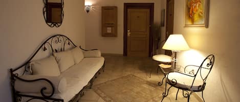 80-cm LCD TV with digital channels, TV