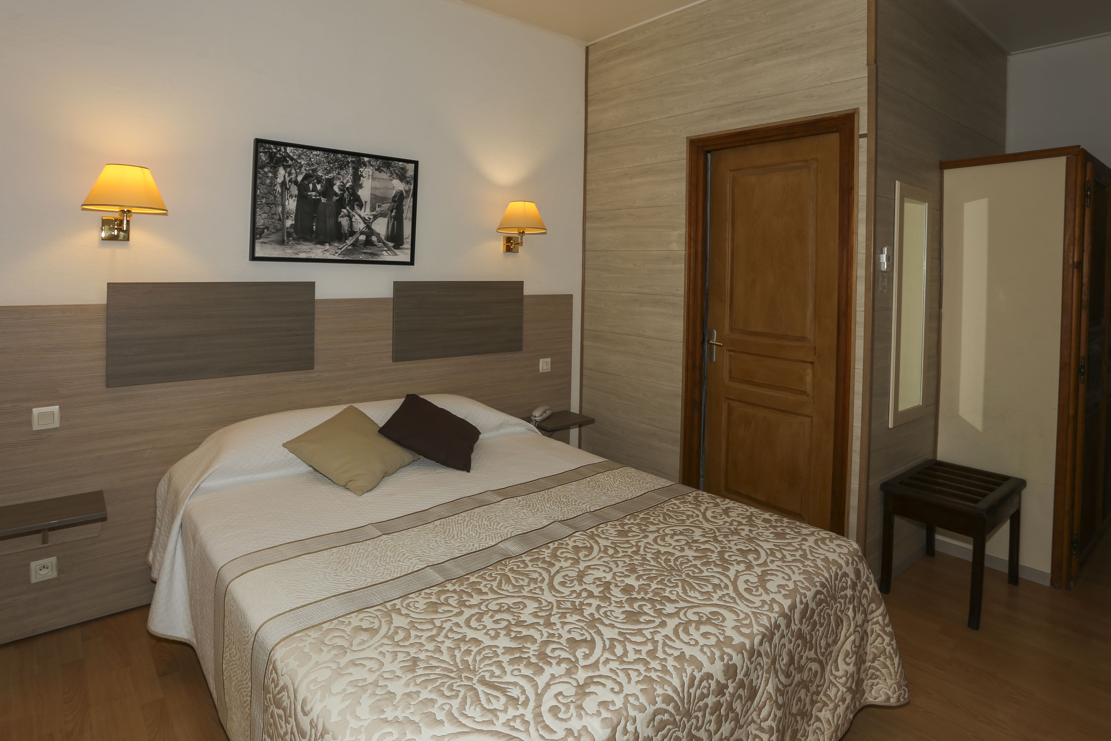 double room | premium bedding, in-room safe, desk, blackout curtains