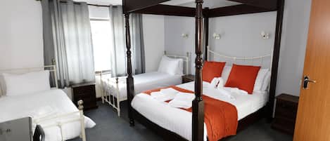 Chambre Familiale | Fer et planche à repasser, Wi-Fi gratuit