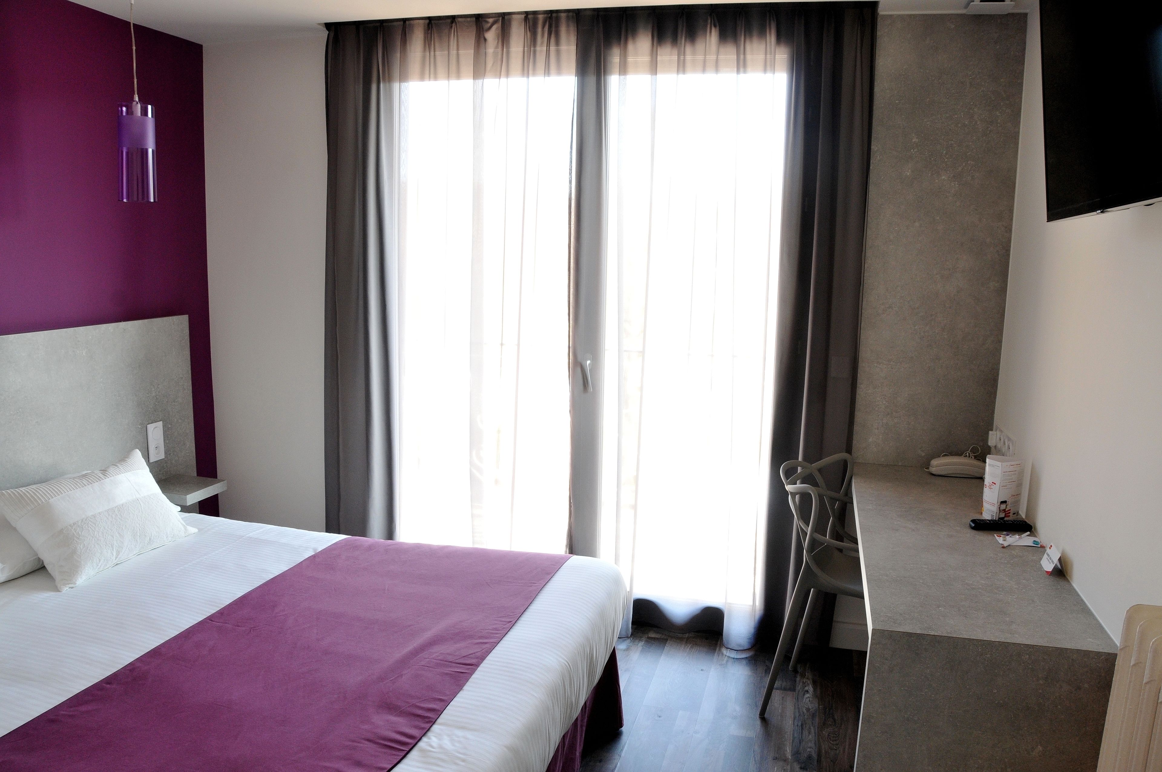 double room | desk, soundproofing, free wifi, bed sheets
