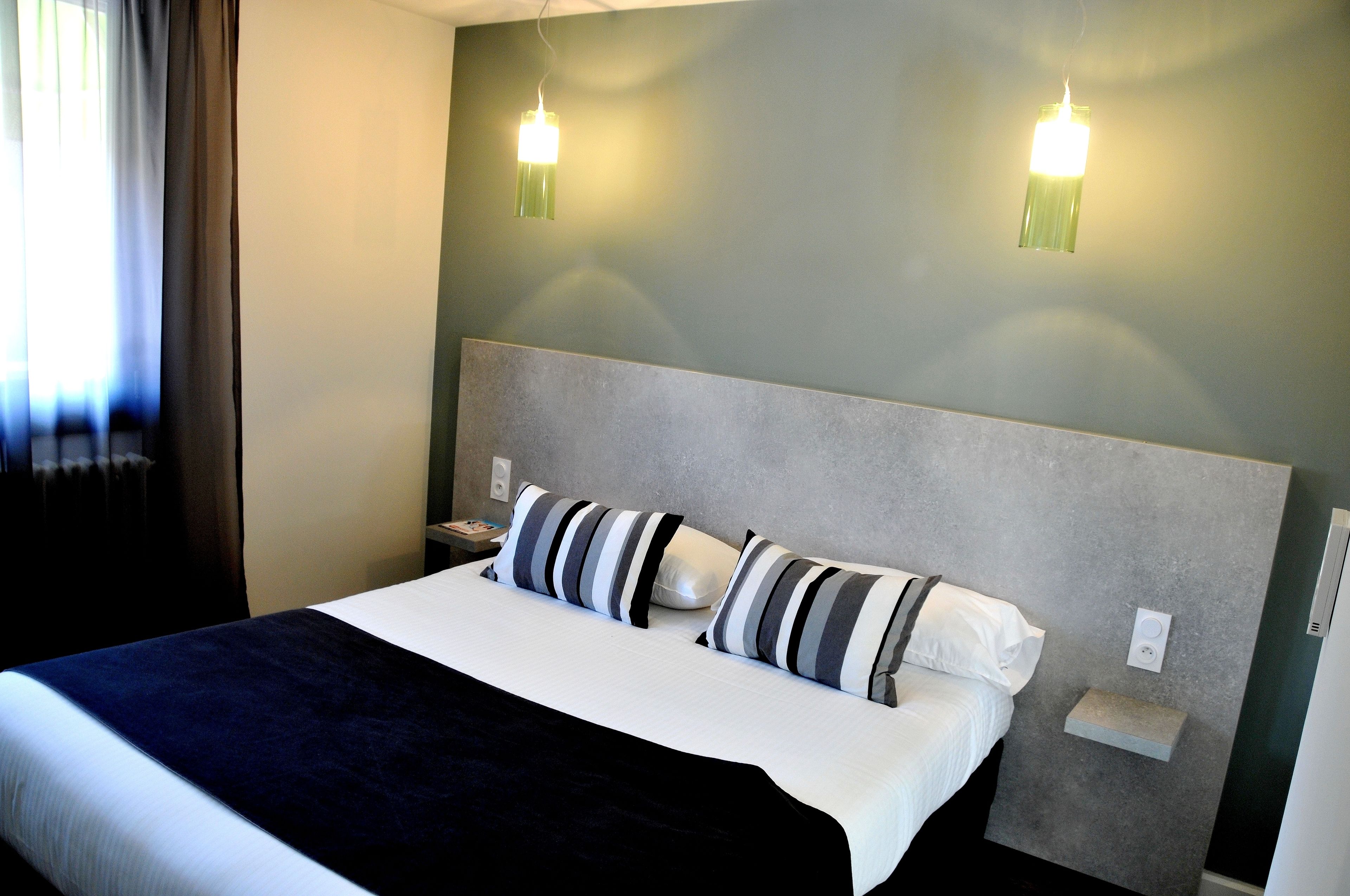 double room | desk, soundproofing, free wifi, bed sheets