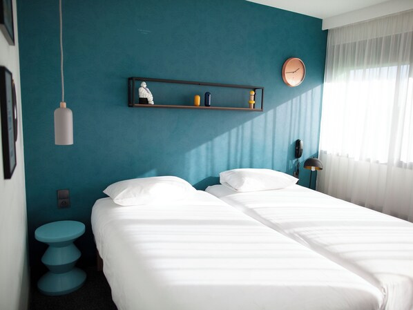 Camera Standard, 2 letti singoli | Biancheria da letto ipoallergenica, una cassaforte in camera