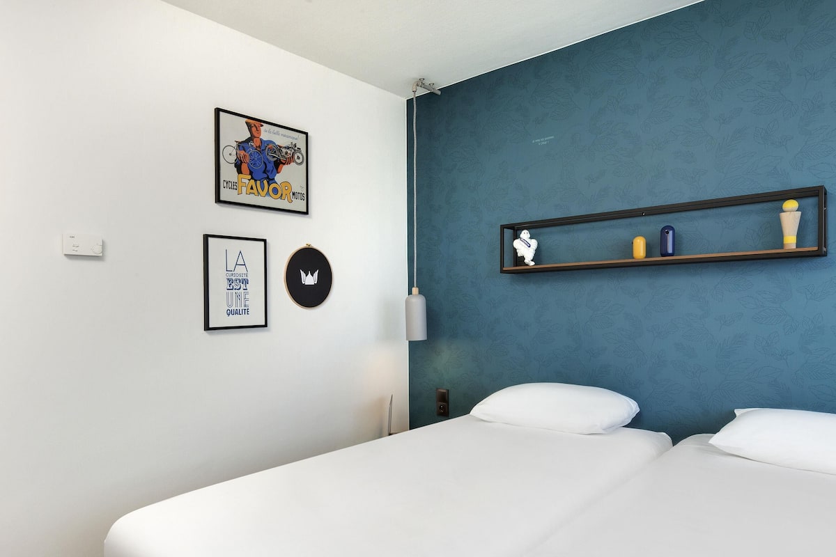 Habitación estándar, 2 camas individuales | Ropa de cama hipoalergénica, caja fuerte, sistema de insonorización