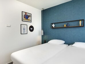 Standard Room, 2 Twin Beds | Hypo-allergenic bedding, in-room safe, soundproofing, iron/ironing board