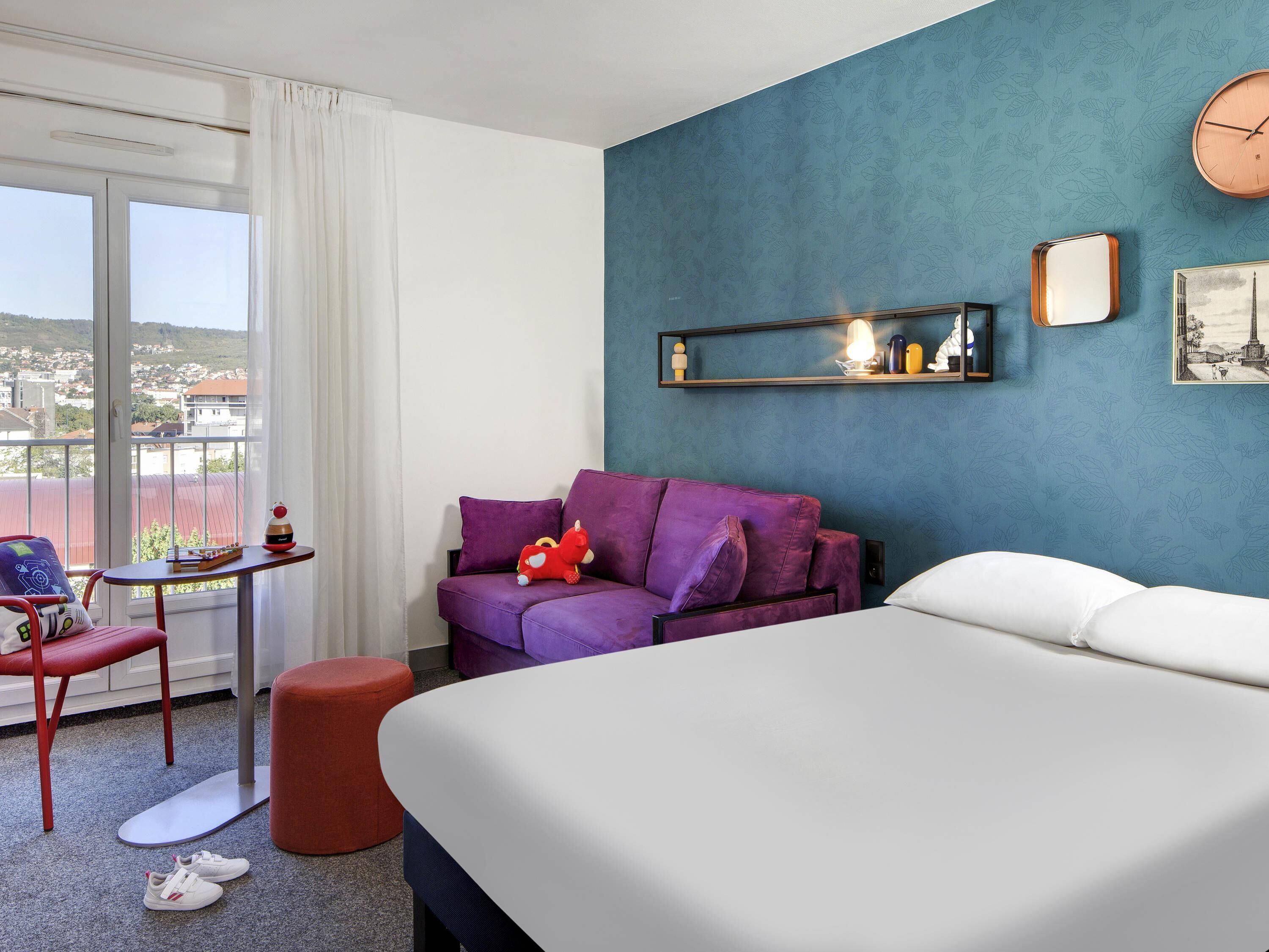 Habitación estándar, 1 cama de matrimonio con sofá cama | Ropa de cama hipoalergénica, caja fuerte, sistema de insonorización
