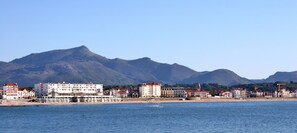 靠近海滩